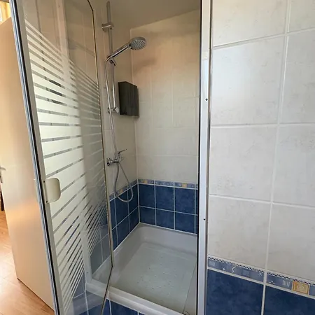 Séjour chez l'habitant Messezimmer In Lahe Mit Eigenem Bad *
